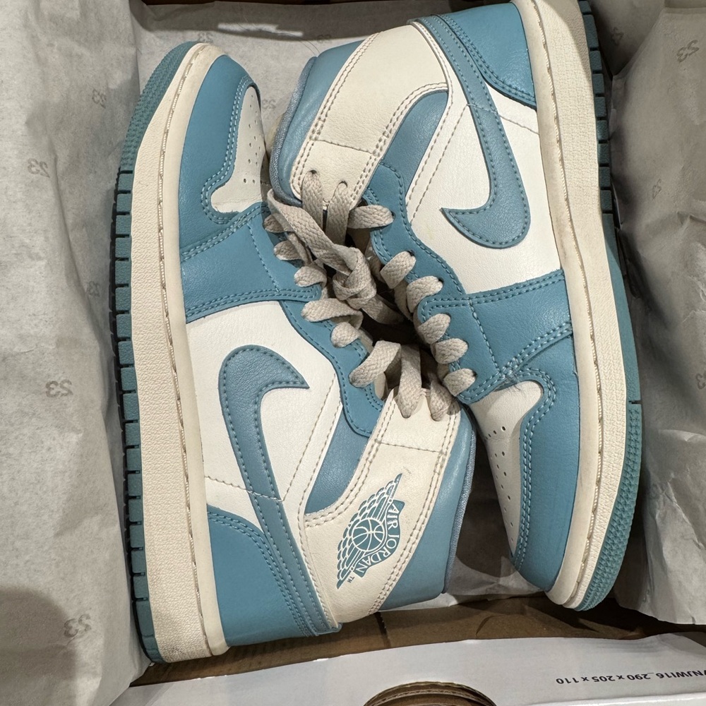 Air Jordan 1 Mid